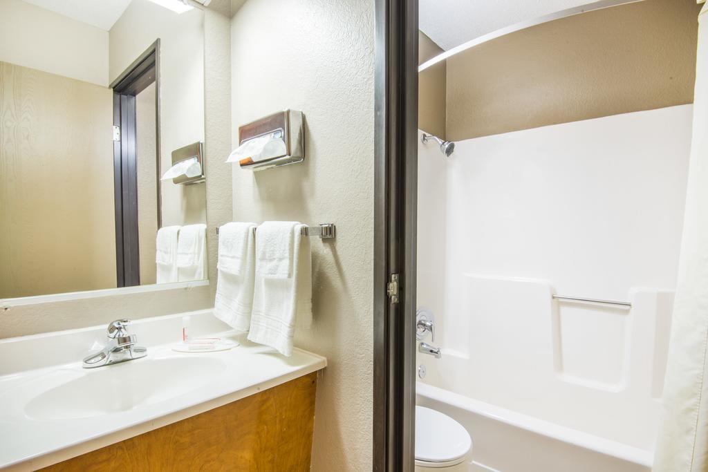 Super 8 by Wyndham Nevada Hotel Bagian luar foto