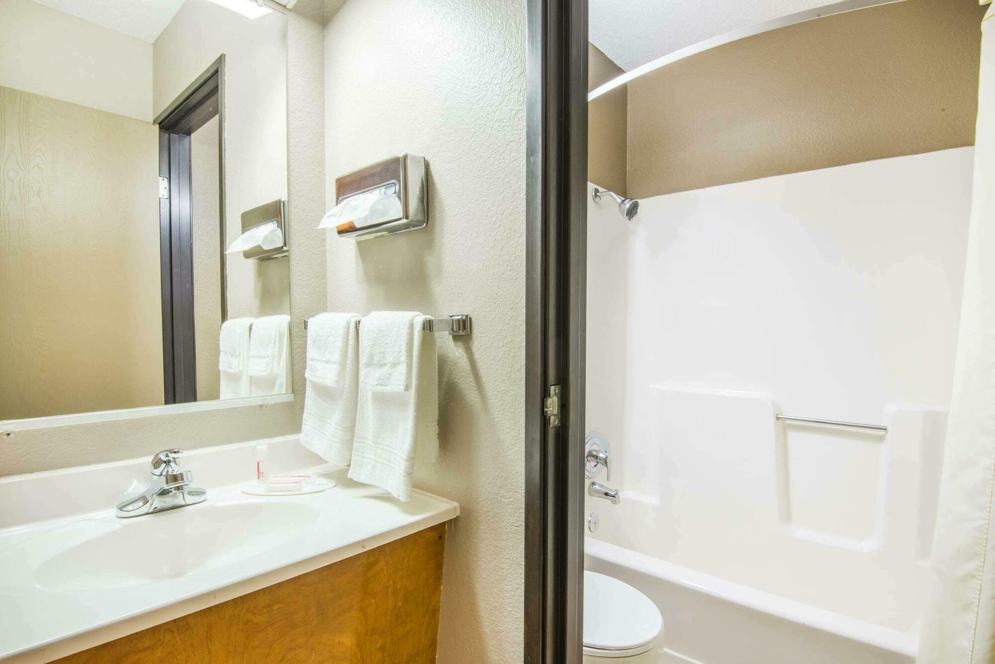 Super 8 by Wyndham Nevada Hotel Bagian luar foto